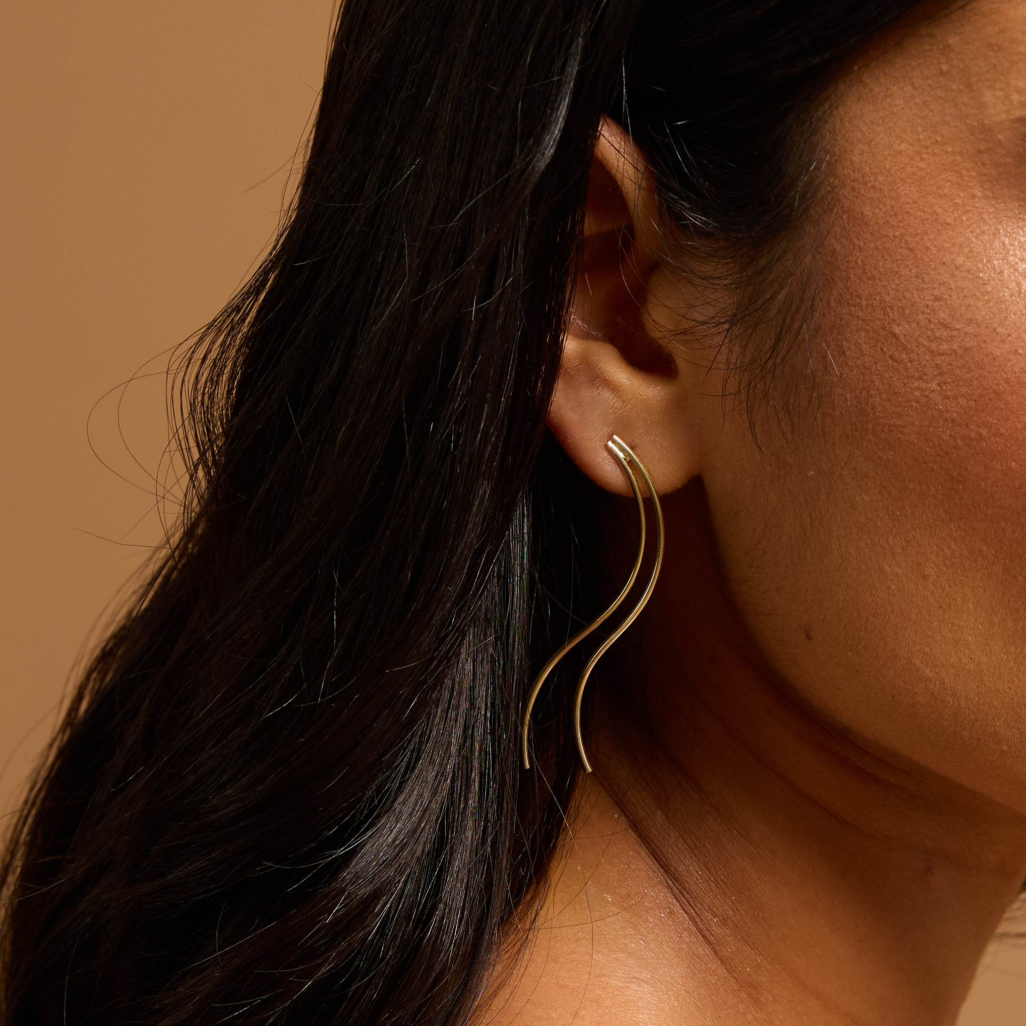 Brinco 2 fios ondulados 53mm