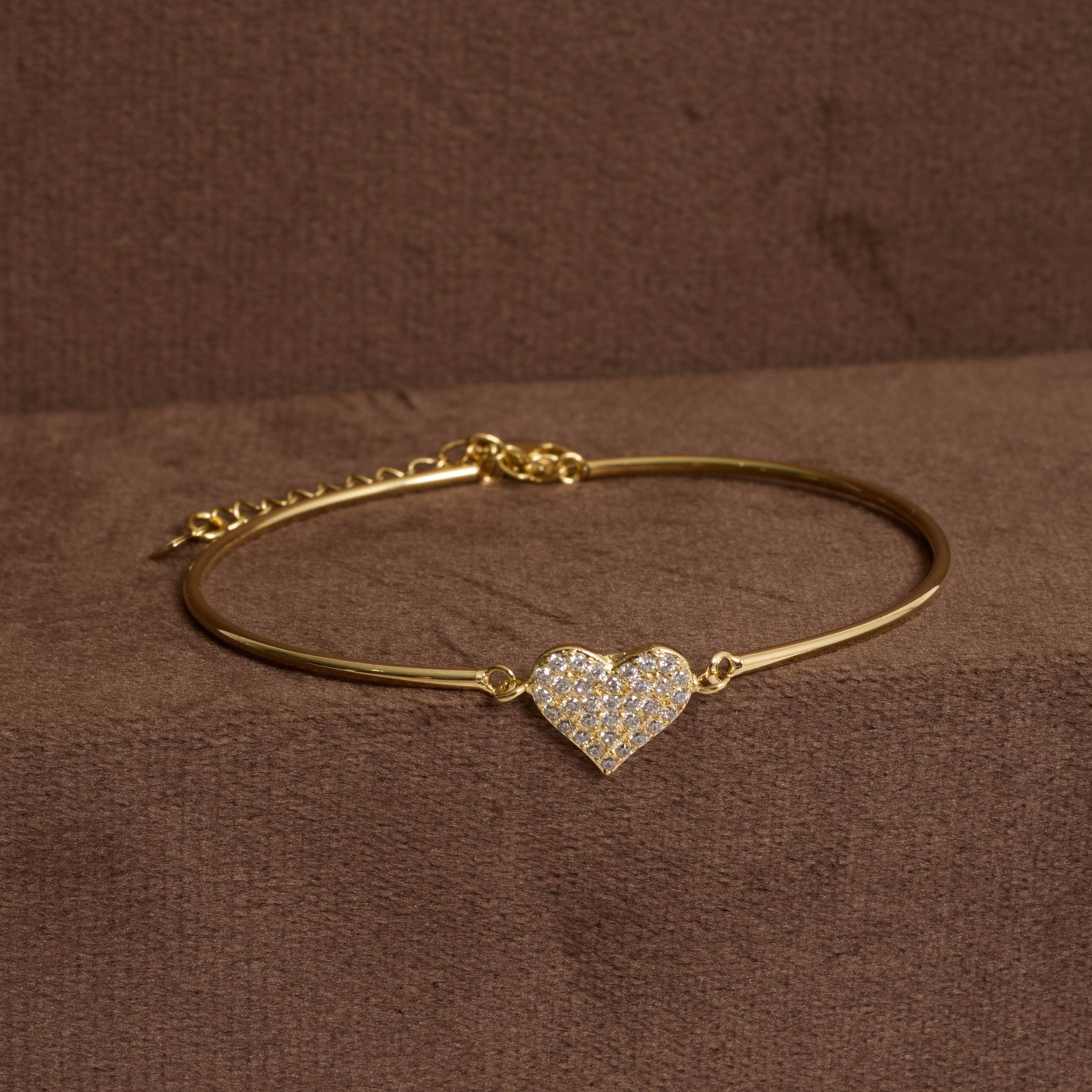 Pulseira entremeio coração cravejado 11mm fio rígido com alongadora