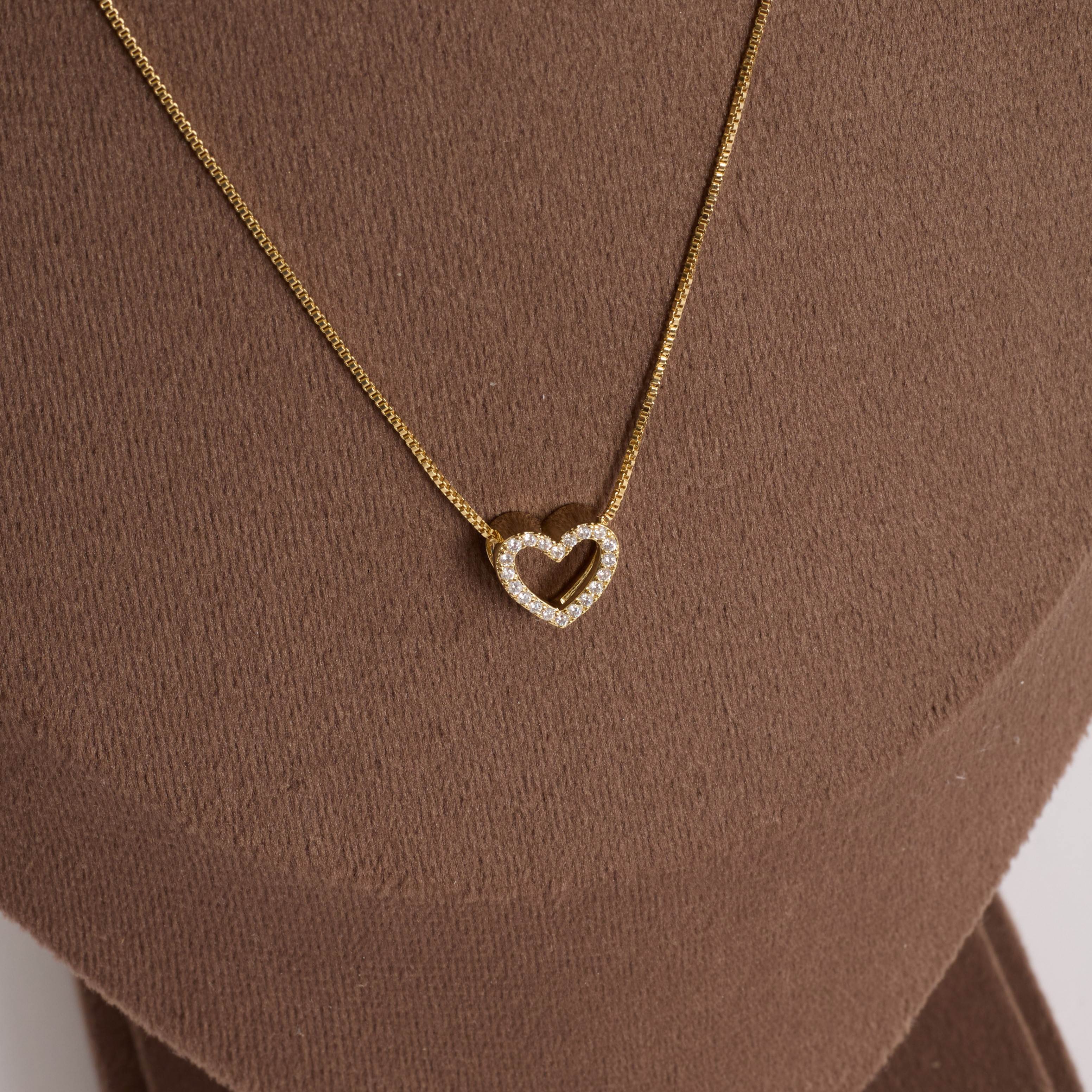 Colar coração vazado cravejado 11mm 45cm com alongadora