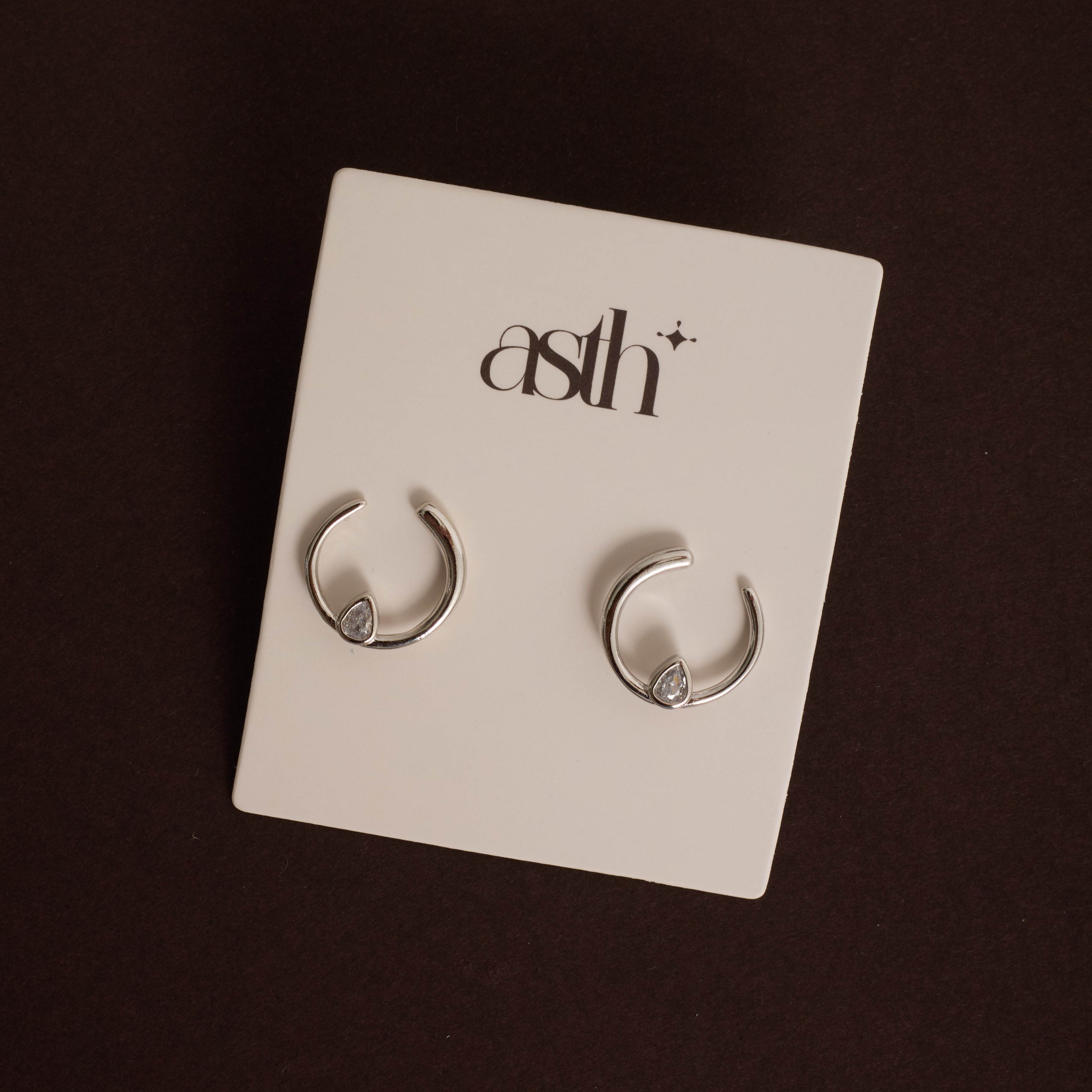 Brinco círculo vazado com zircônia gota 15mm