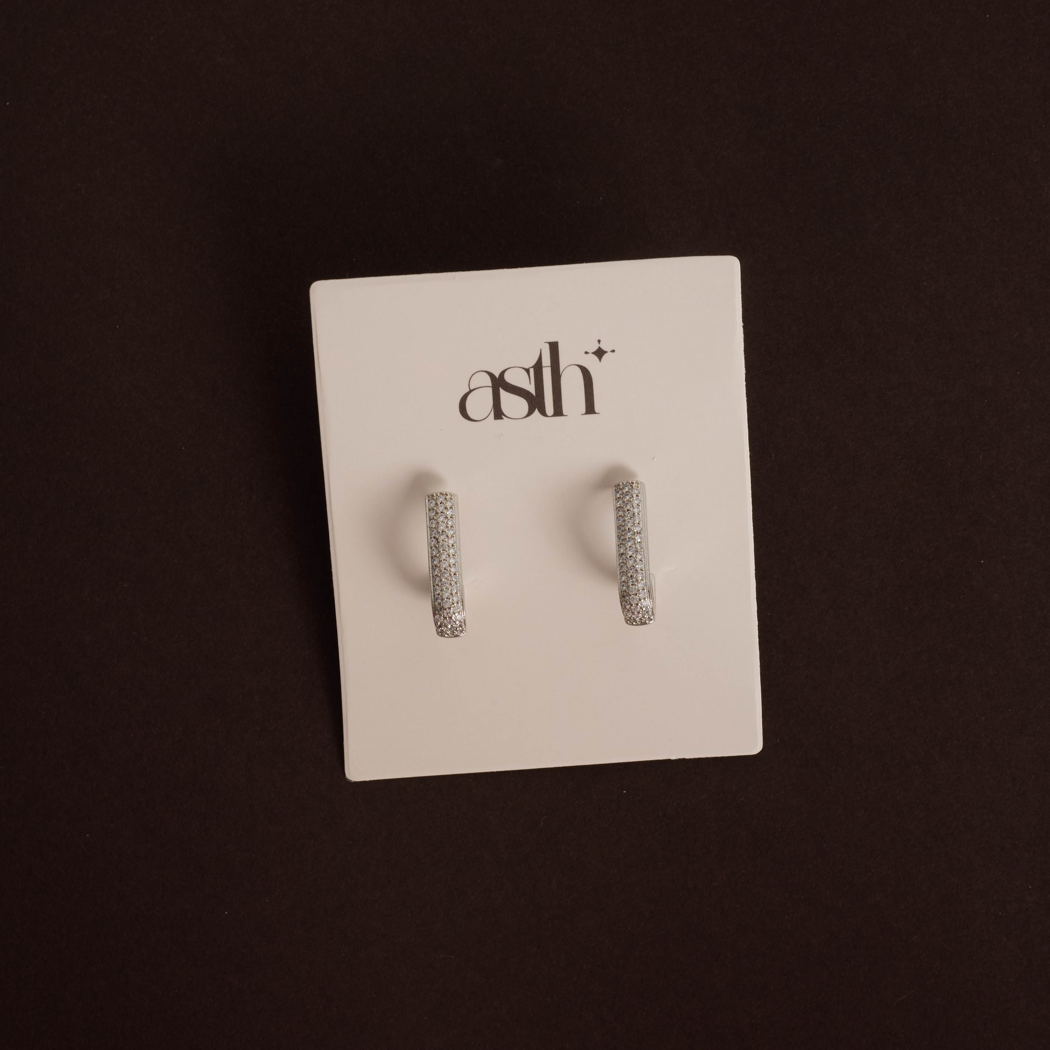 Brinco meia argola triplo cravejado 16mm tarraxa