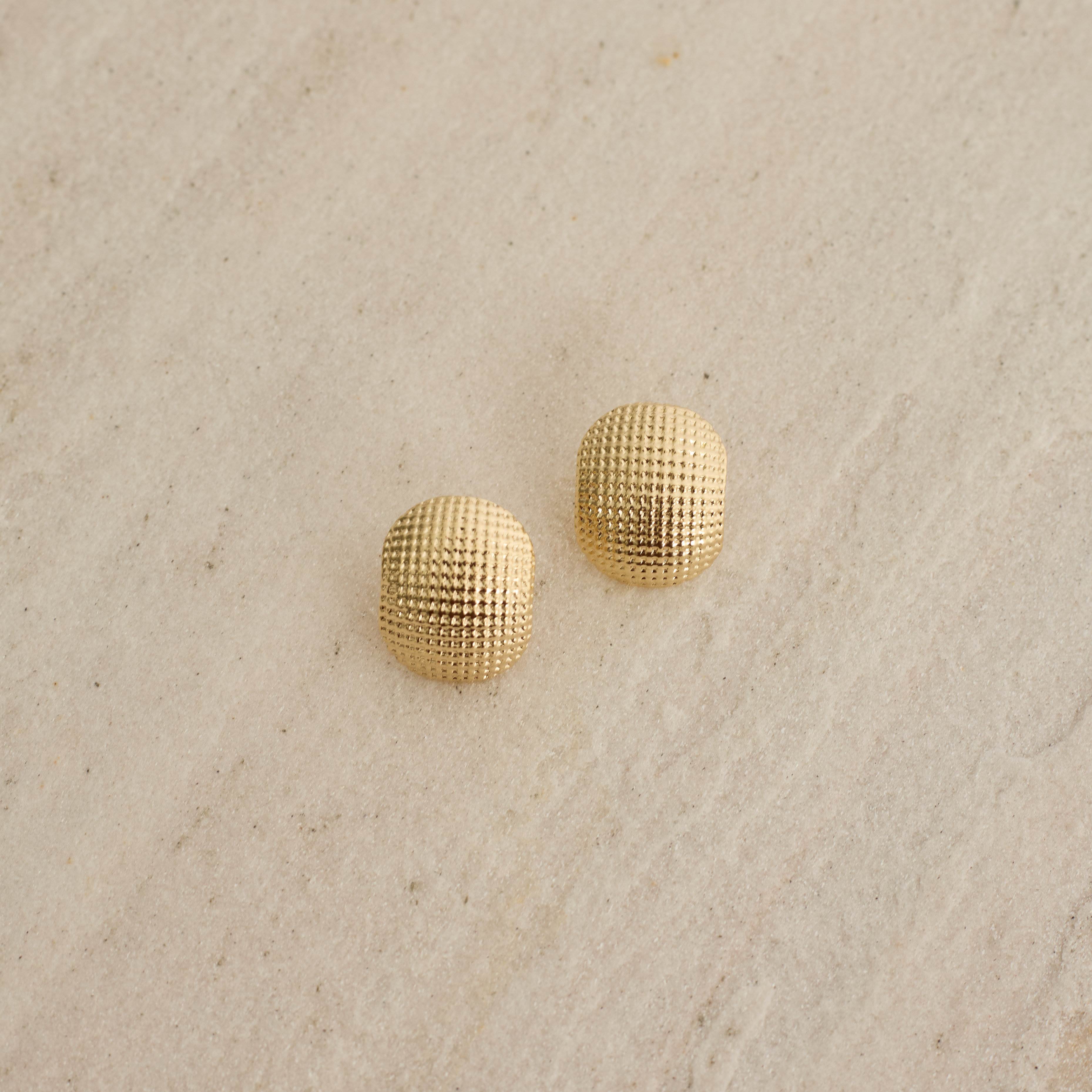 Brinco meia argola com textura 15mm tarraxa